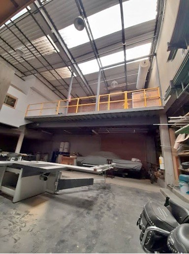 Bodega con oficinas · 3